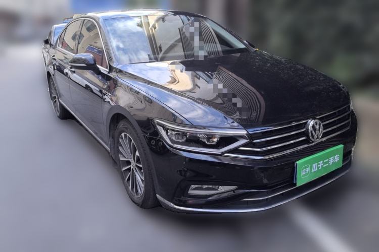 Used Volkswagen Magotan 2020 330TSI DSG Luxury Edition Front Right 45 Deg