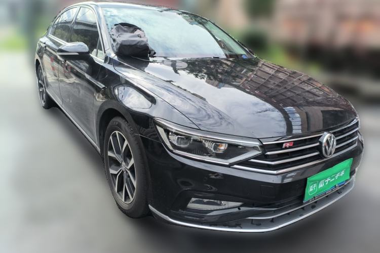 Used Volkswagen Magotan 2020 330TSI DSG Leading Model Front Right 45 Deg