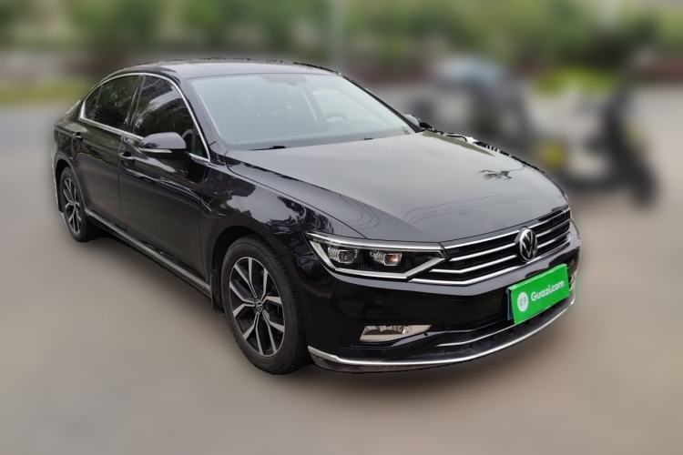 Used Volkswagen Magotan 2020 330TSI DSG Leading Model Front Right 45 Deg