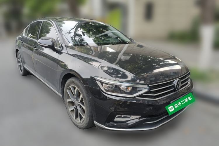 Used Volkswagen Magotan 2020 330TSI DSG Leading Model Front Right 45 Deg