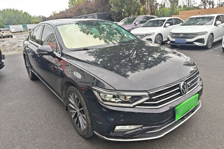 Used Volkswagen Magotan 2020 330TSI DSG Luxury Edition Front Right 45 Deg