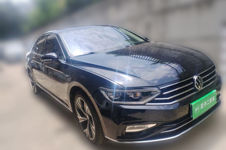 Used Volkswagen Magotan 2020 330TSI DSG Luxury Edition Front Right 45 Deg
