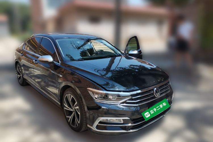 Used Volkswagen Magotan 2020 330TSI DSG Luxury Edition Front Right 45 Deg