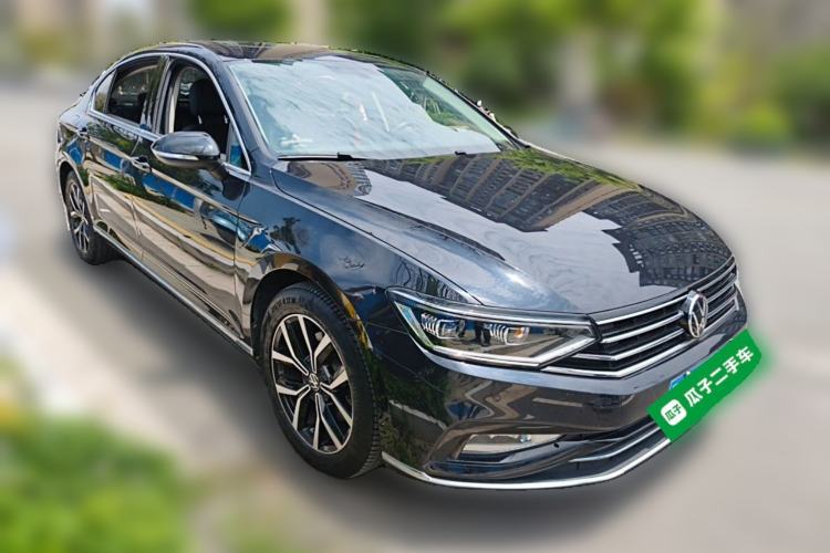 Used Volkswagen Magotan 2020 330TSI DSG Leading Model Front Right 45 Deg