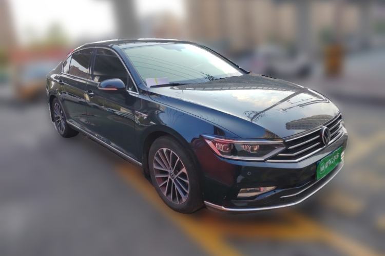 Used Volkswagen Magotan 2020 330TSI DSG Luxury Edition Front Right 45 Deg