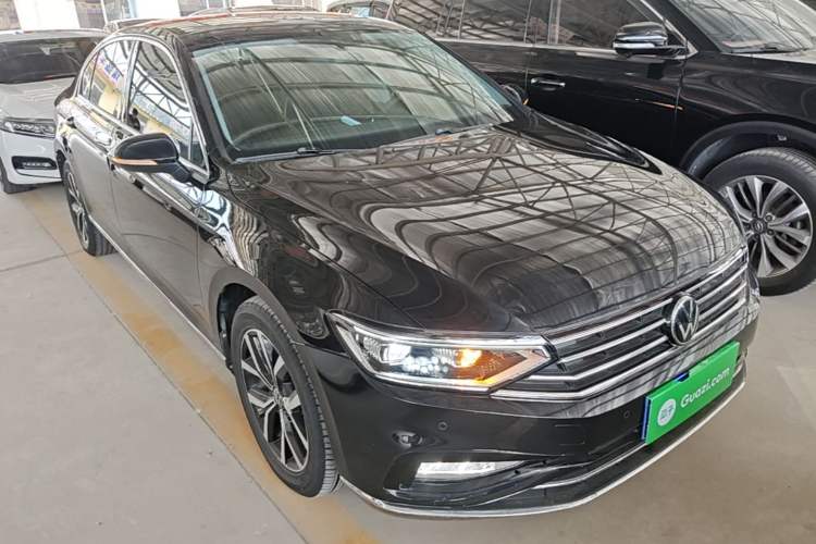 Used Volkswagen Magotan 2020 330TSI DSG Luxury Edition Front Right 45 Deg