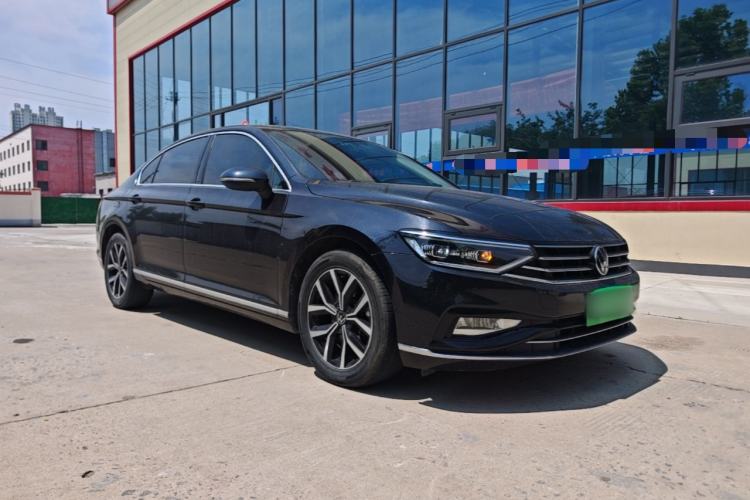 Used Volkswagen Magotan 2020 330TSI DSG Leading Model Front Right 45 Deg