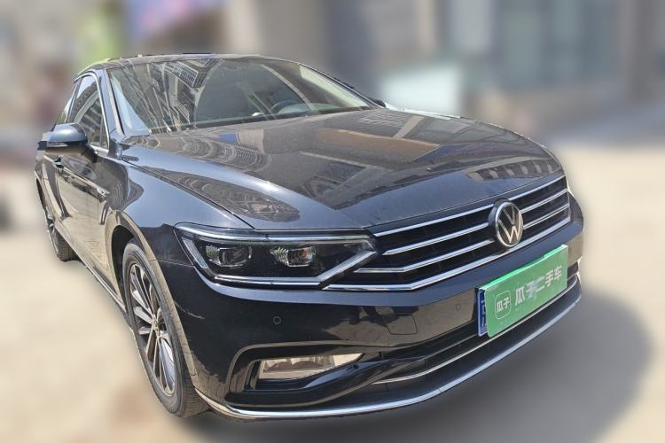 Used Volkswagen Magotan 2020 330TSI DSG Luxury Edition Front Right 45 Deg