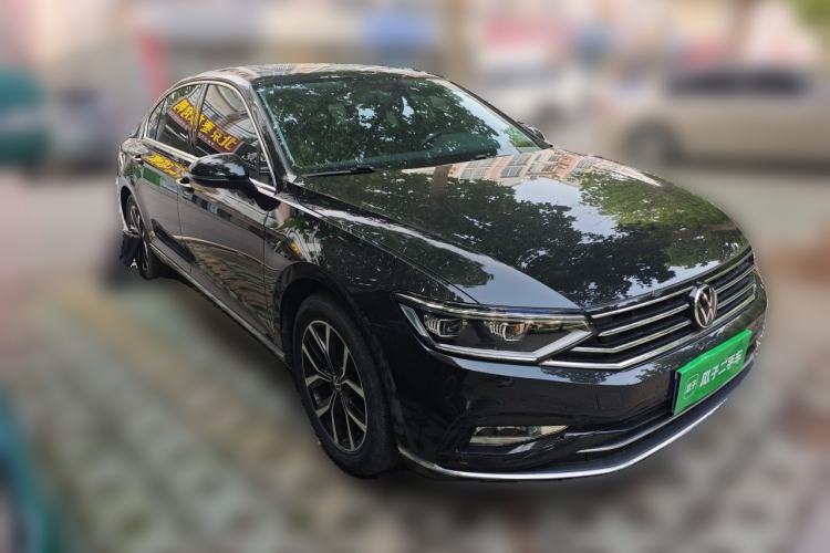 Used Volkswagen Magotan 2020 330TSI DSG Leading Model Front Right 45 Deg