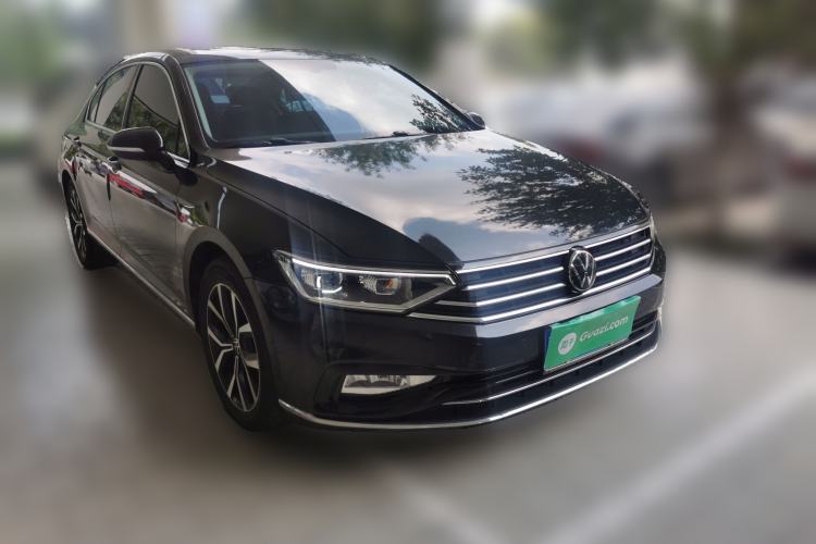 Used Volkswagen Magotan 2020 330TSI DSG Leading Model Front Right 45 Deg