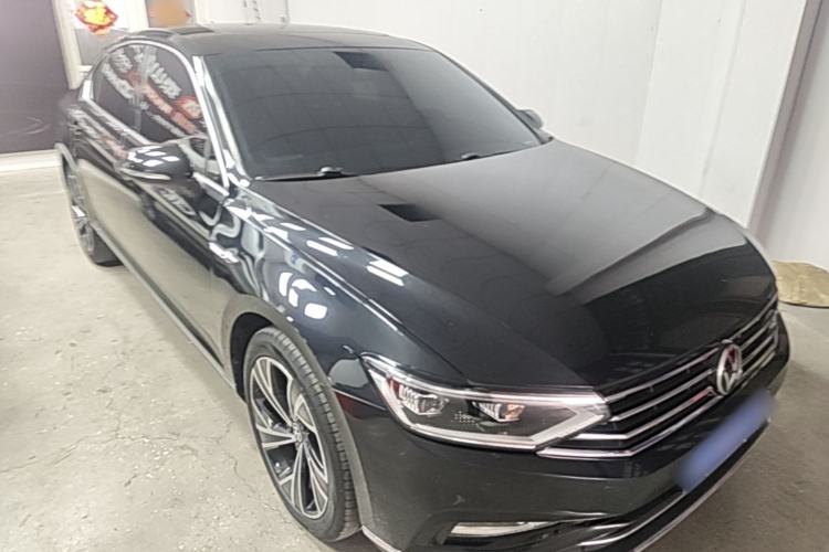 Used Volkswagen Magotan 2020 330TSI DSG Luxury Edition Front Right 45 Deg