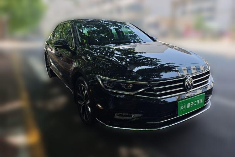 Used Volkswagen Magotan 2020 330TSI DSG Leading Model Front Right 45 Deg
