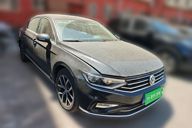 Used Volkswagen Magotan 2020 330TSI DSG Leading Model Front Right 45 Deg