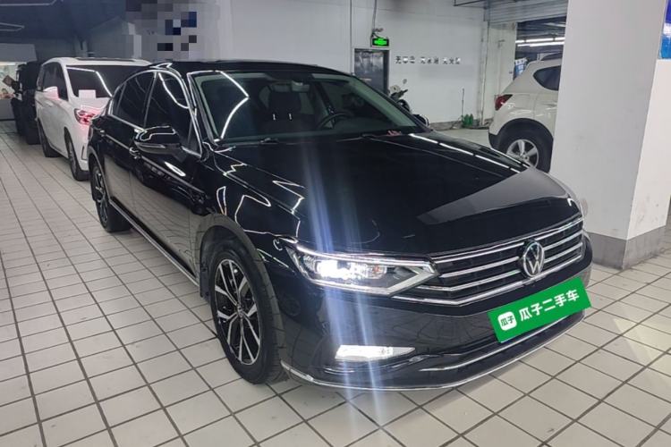 Used Volkswagen Magotan 2020 330TSI DSG Leading Model Front Right 45 Deg