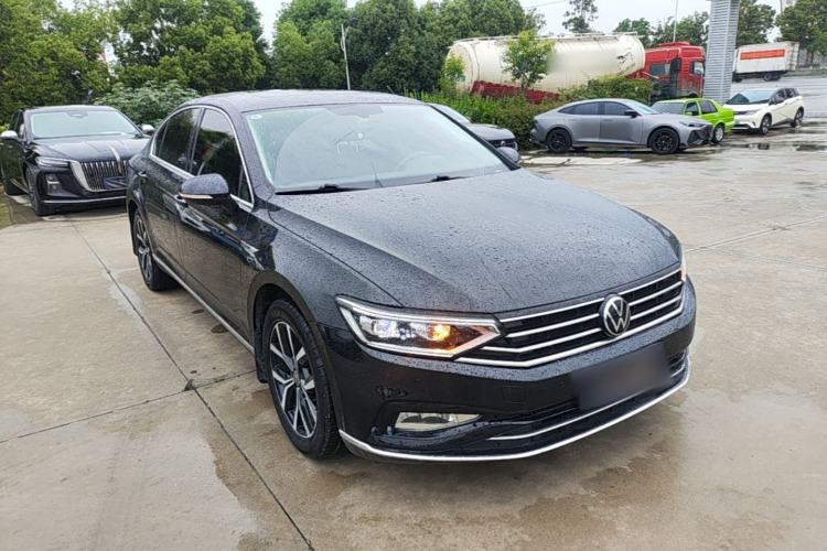 Used Volkswagen Magotan 2020 330TSI DSG Luxury Edition Front Right 45 Deg