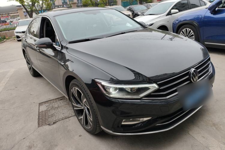 Used Volkswagen Magotan 2020 330TSI DSG Luxury Edition Front Right 45 Deg