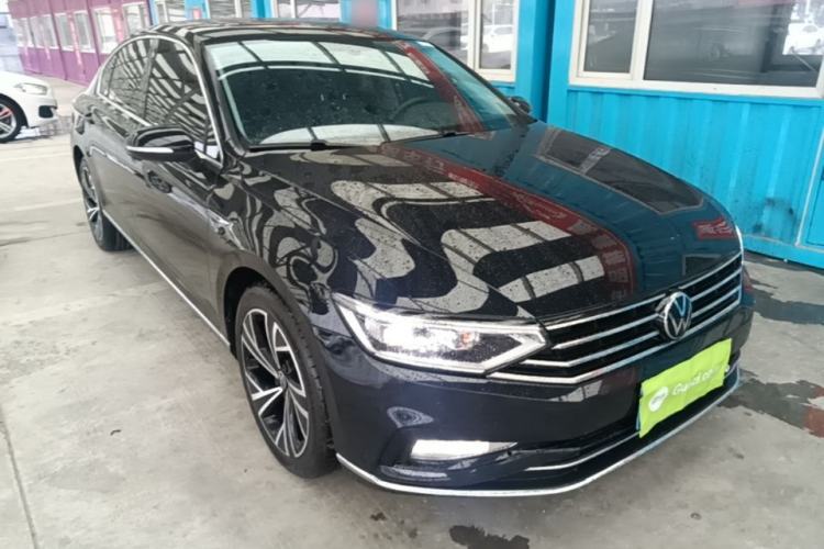 Used Volkswagen Magotan 2020 330TSI DSG Luxury Edition Front Right 45 Deg