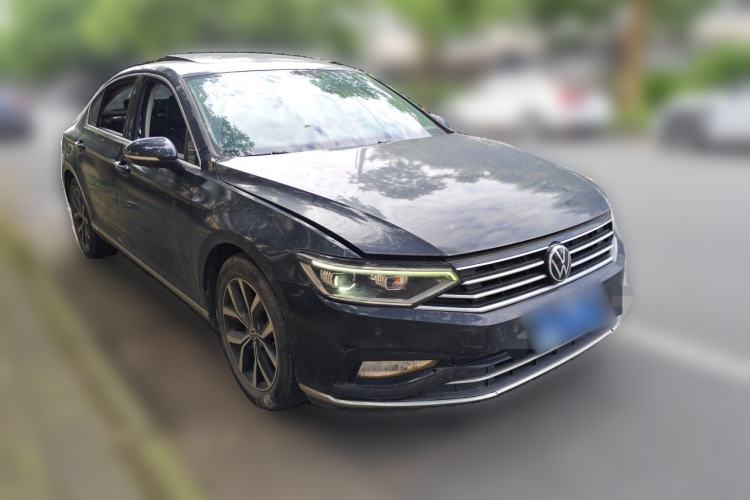 Used Volkswagen Magotan 2020 280TSI DSG Comfort Edition Front Right 45 Deg