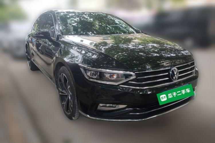 Used Volkswagen Magotan 2020 330TSI DSG Luxury Edition Front Right 45 Deg