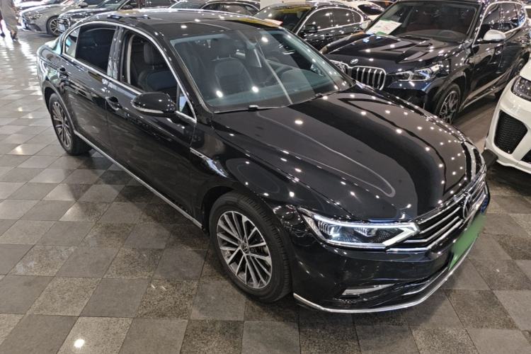 Used Volkswagen Magotan 2020 330TSI DSG Luxury Edition Front Right 45 Deg