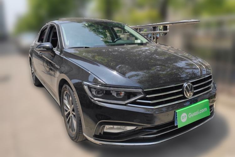 Used Volkswagen Magotan 2020 330TSI DSG Luxury Edition Front Right 45 Deg