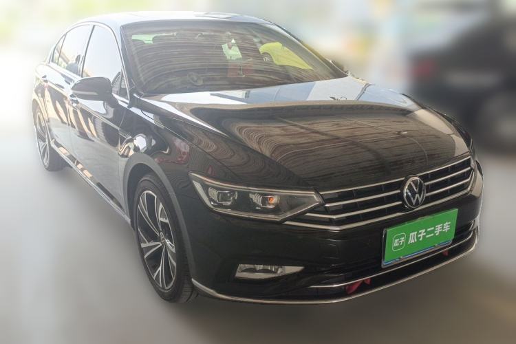 Used Volkswagen Magotan 2020 330TSI DSG Luxury Edition Front Right 45 Deg