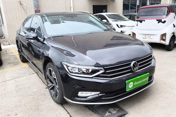 Used Volkswagen Magotan 2020 330TSI DSG Luxury Edition Front Right 45 Deg