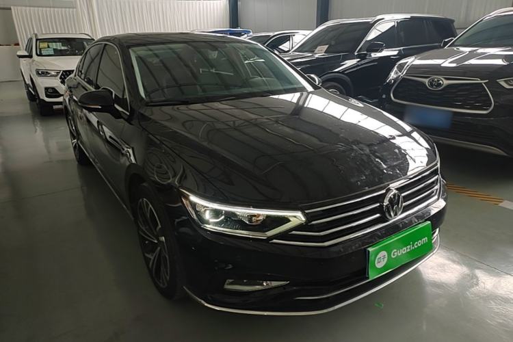 Used Volkswagen Magotan 2020 330TSI DSG Luxury Edition Front Right 45 Deg