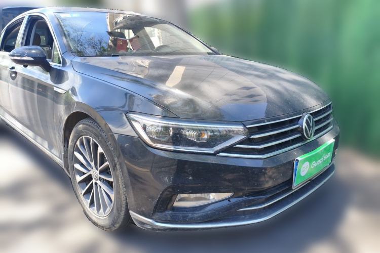 Used Volkswagen Magotan 2020 330TSI DSG Luxury Edition Front Right 45 Deg