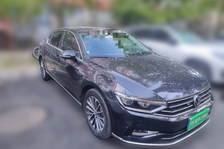 Used Volkswagen Magotan 2020 330TSI DSG Luxury Edition Front Right 45 Deg