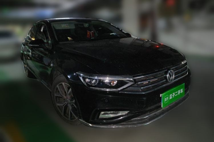 Used Volkswagen Magotan 2020 330TSI DSG Leading Model Front Right 45 Deg
