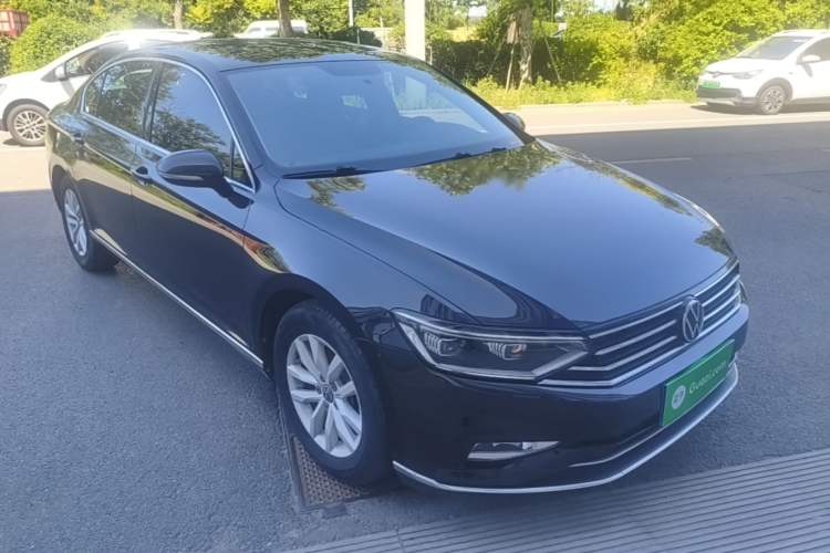 Used Volkswagen Magotan 2020 280TSI DSG Comfort Edition Front Right 45 Deg