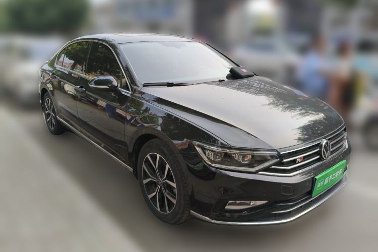 Used Volkswagen Magotan 2020 330TSI DSG Leading Model Front Right 45 Deg