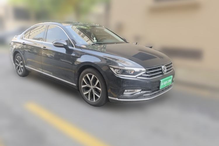 Used Volkswagen Magotan 2020 330TSI DSG Leading Model Front Right 45 Deg