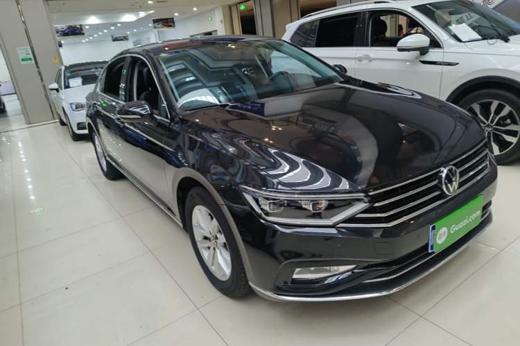 Used Volkswagen Magotan 2020 280TSI DSG Comfort Edition Front Right 45 Deg