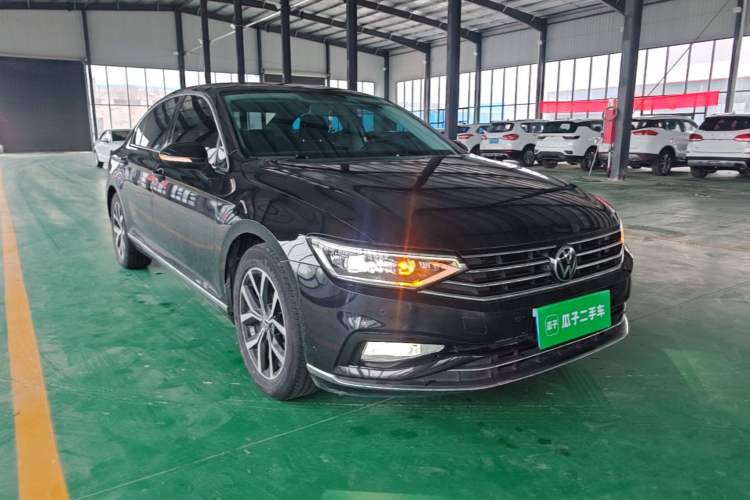 Used Volkswagen Magotan 2020 280TSI DSG Comfort Edition Front Right 45 Deg