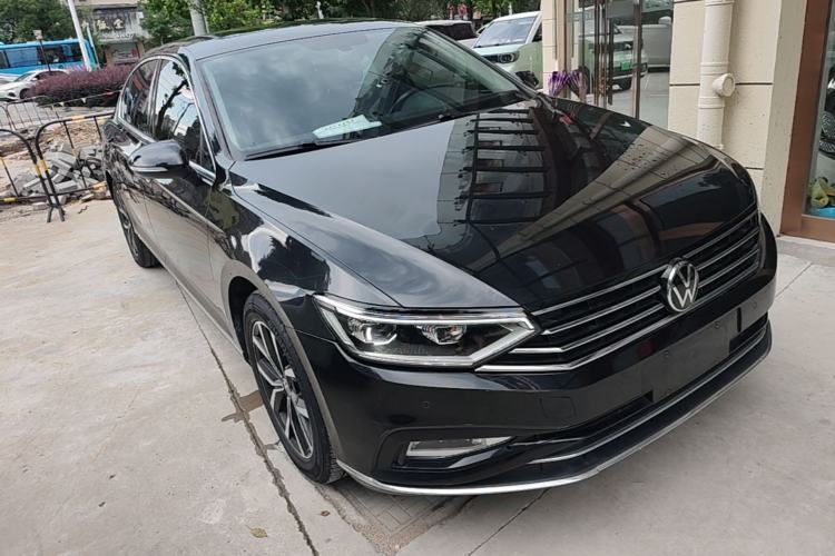 Used Volkswagen Magotan 2020 280TSI DSG Leading Edition Front Right 45 Deg