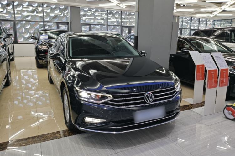 Used Volkswagen Magotan 2020 280TSI DSG Comfort Edition Front Right 45 Deg