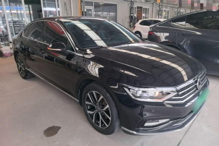 Used Volkswagen Magotan 2020 330TSI DSG Leading Model Front Right 45 Deg