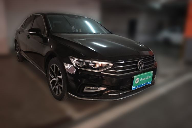 Used Volkswagen Magotan 2020 330TSI DSG Leading Model Front Right 45 Deg