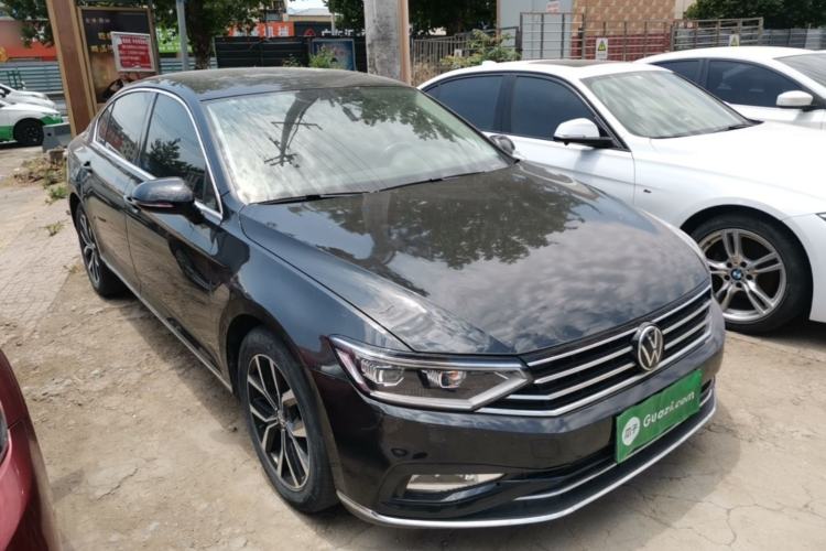 Used Volkswagen Magotan 2020 280TSI DSG Comfort Edition Front Right 45 Deg