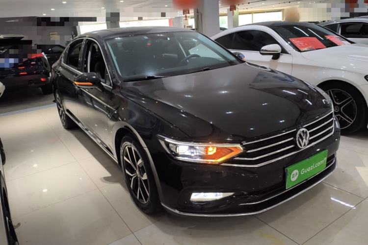Used Volkswagen Magotan 2020 330TSI DSG Leading Model Front Right 45 Deg