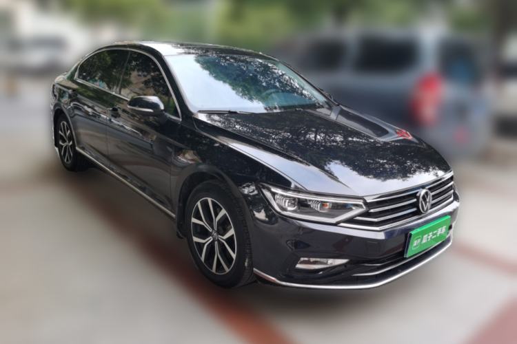 Used Volkswagen Magotan 2020 280TSI DSG Comfort Edition Front Right 45 Deg