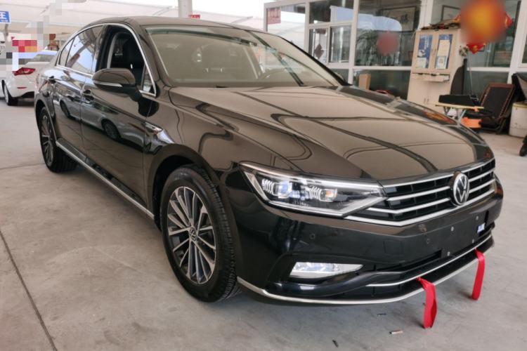 Used Volkswagen Magotan 2020 330TSI DSG Luxury Edition Front Right 45 Deg