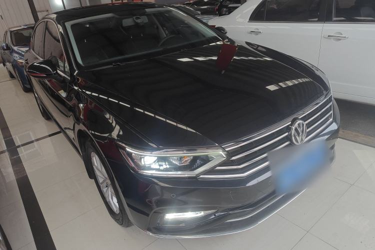 Used Volkswagen Magotan 2020 280TSI DSG Comfort Edition Front Right 45 Deg