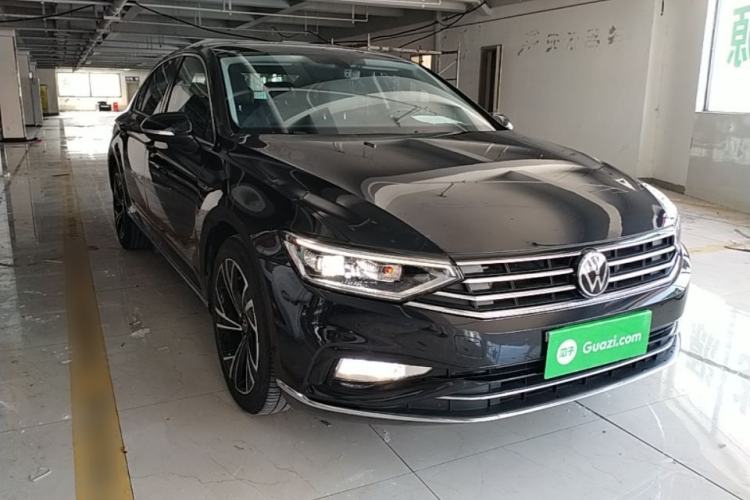 Used Volkswagen Magotan 2020 330TSI DSG Luxury Edition Front Right 45 Deg