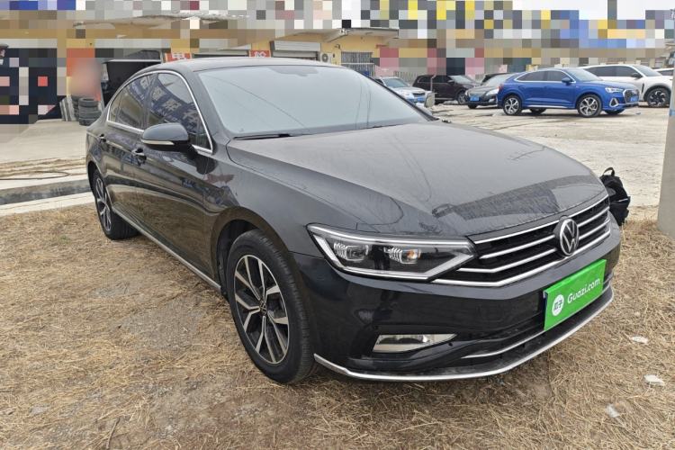 Used Volkswagen Magotan 2020 330TSI DSG Leading Model Front Right 45 Deg