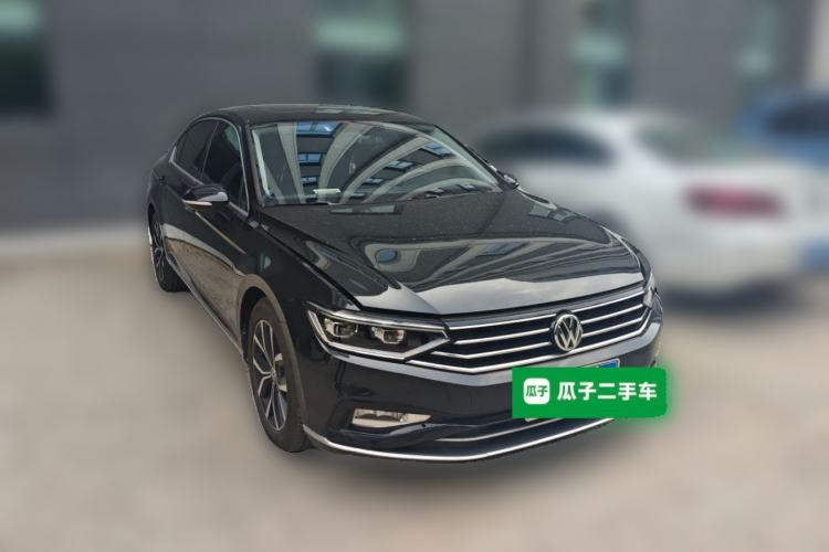 Used Volkswagen Magotan 2020 330TSI DSG Leading Model Front Right 45 Deg