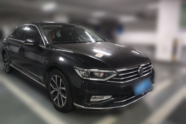 Used Volkswagen Magotan 2020 330TSI DSG Leading Model Front Right 45 Deg