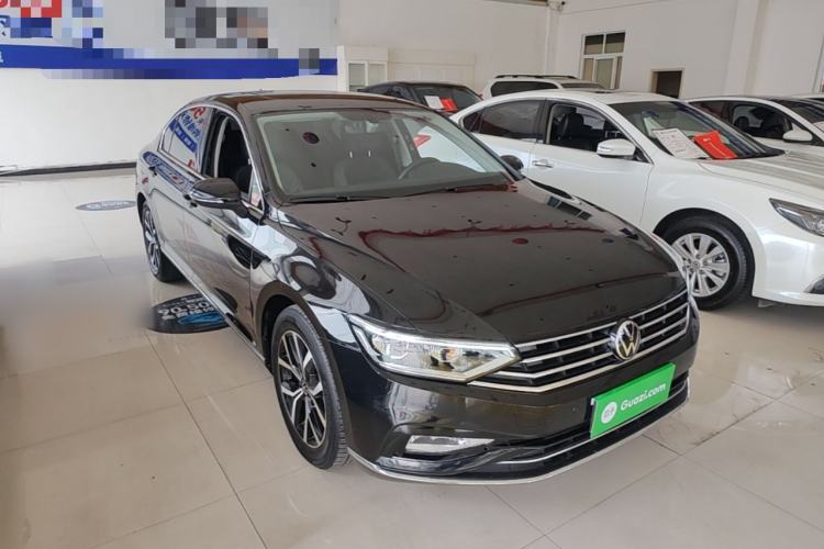 Used Volkswagen Magotan 2020 330TSI DSG Leading Model Front Right 45 Deg